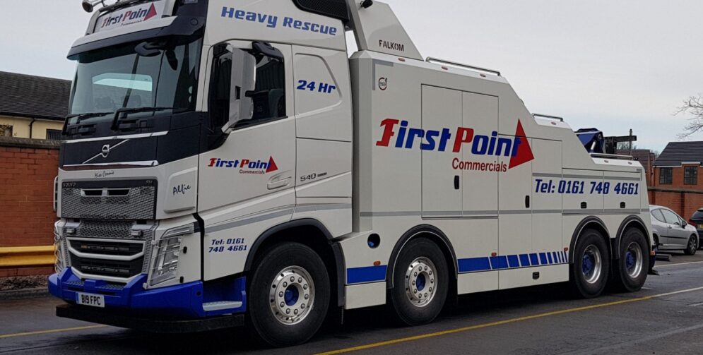 heavy recovery breakdown hgv truck and trailer volvo falkom